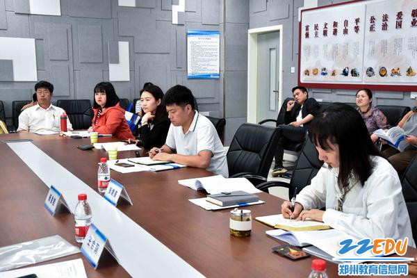 6老师们认真聆听
