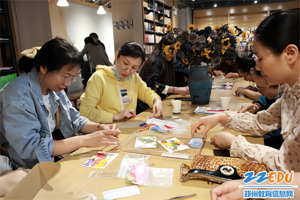 老师们制作、互赠书签