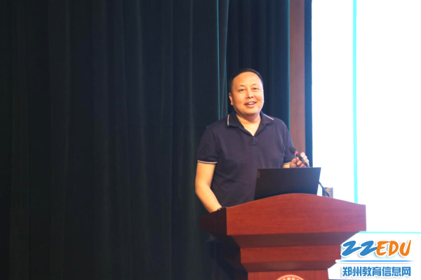 郑州市二七区化学教研员樊书涛老师进行经验分享