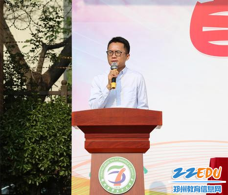 执行校长王长喜宣布运动会开幕