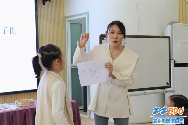 4.李思兰老师执教大班科学活动《超能力吸管》