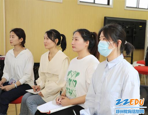 5.0参会教师认真听讲并做记录