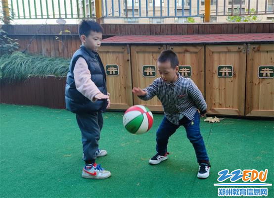 2-2大哥哥教我学拍球